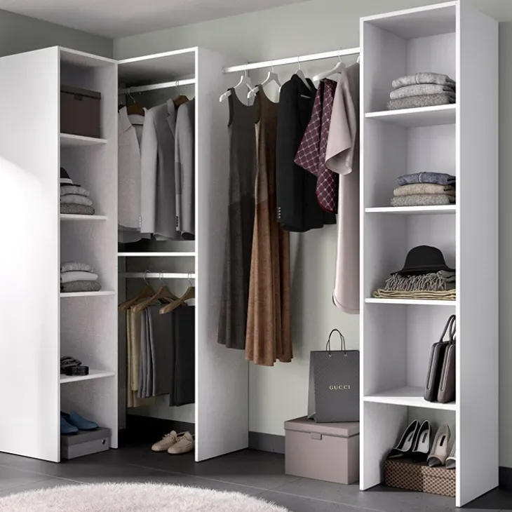 Cabina armadio angolare 226x186h cm 3 scomparti con appendiabiti bianco Soler