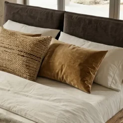 Letto oversize 180x200cm testiera imbottita gambe in metallo legno massello rovere antracite Venalia