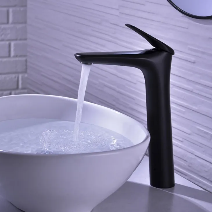 Miscelatore alto per lavabo bagno ottone nero Becco