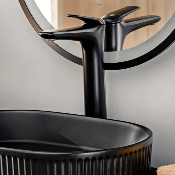 Miscelatore alto per lavabo bagno ottone nero Becco