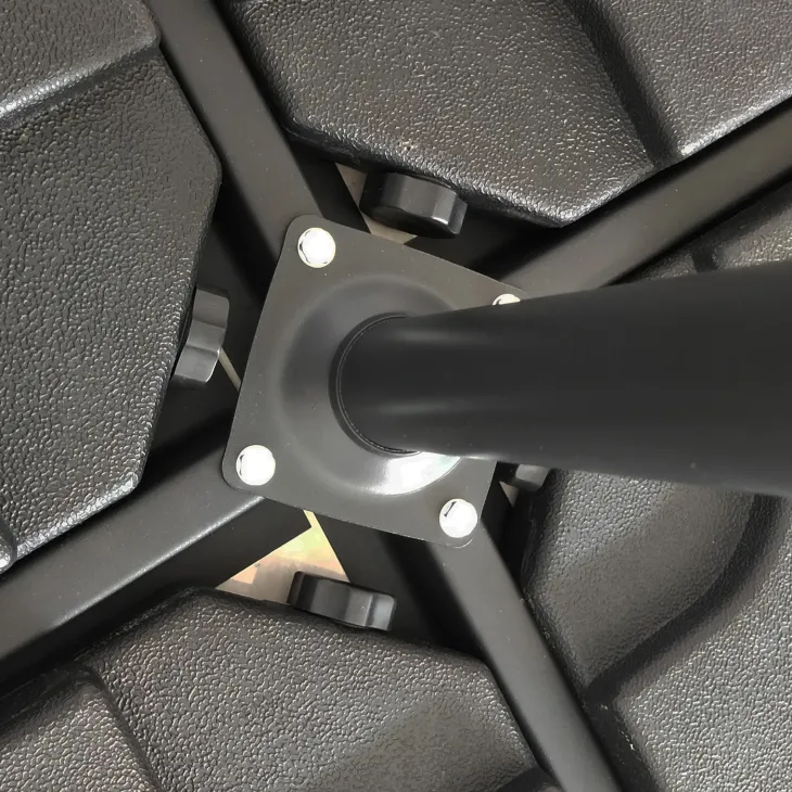 Ombrellone rotondo Ø3m con palo laterale telo grigio struttura nera Ibiza
