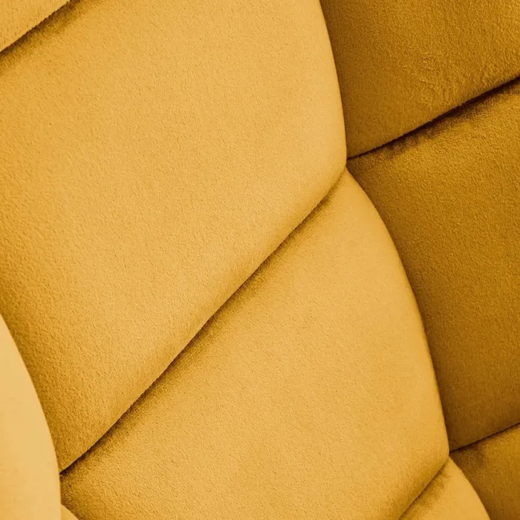 Poltrona a dondolo relax imbottita in velluto giallo senape Nanna
