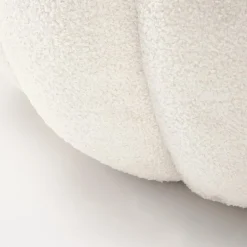 Poltrona imbottita in tessuto bouclé design moderno color crema Coccoluna