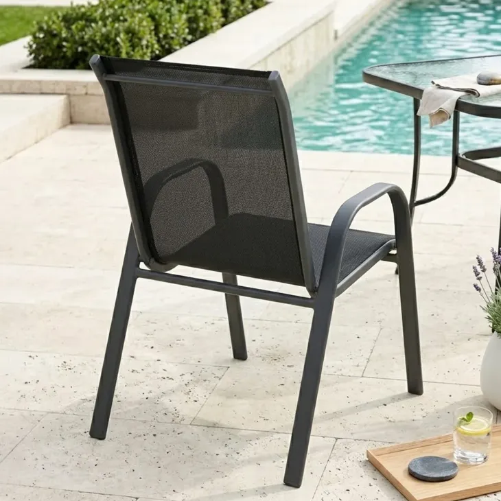 Sedia da giardino con braccioli impilabile in metallo nero e textilene nero Nava