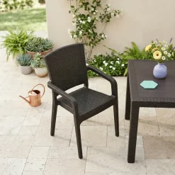 Sedia da giardino esterno bar impilabile con braccioli polipropilene effetto rattan marrone Maddy