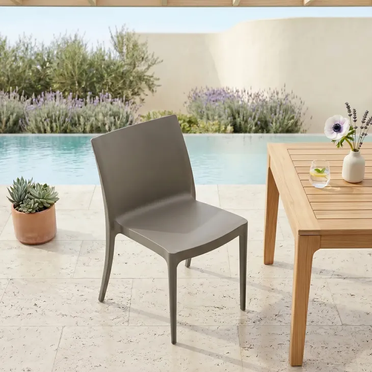 Sedia da giardino impilabile in polipropilene tortora Olbia