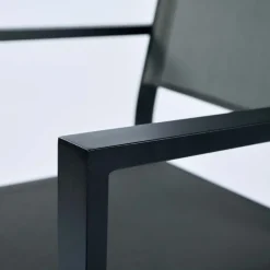 Sedia da giardino impilabile con braccioli quadrati in alluminio antracite e textilene grigio Brezza
