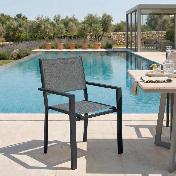 Sedia da giardino impilabile con braccioli quadrati in alluminio antracite e textilene grigio Brezza