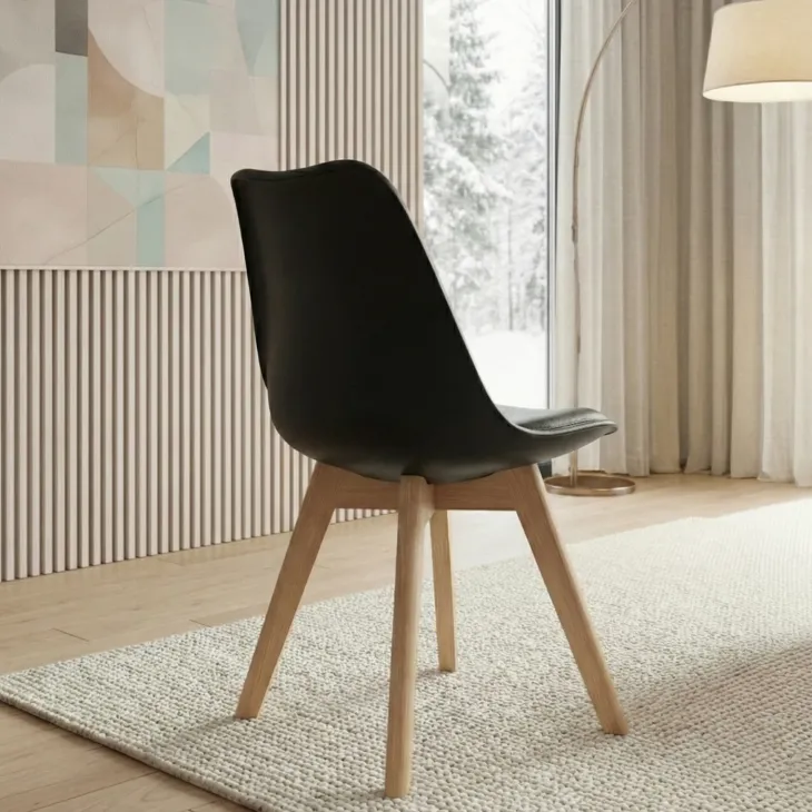 Sedia da pranzo scandinava polipropilene nero cuscino similpelle gambe legno Riccia