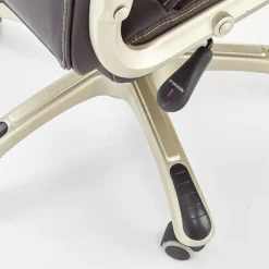 Sedia da ufficio classica in ecopelle marrone ottone Eclipse