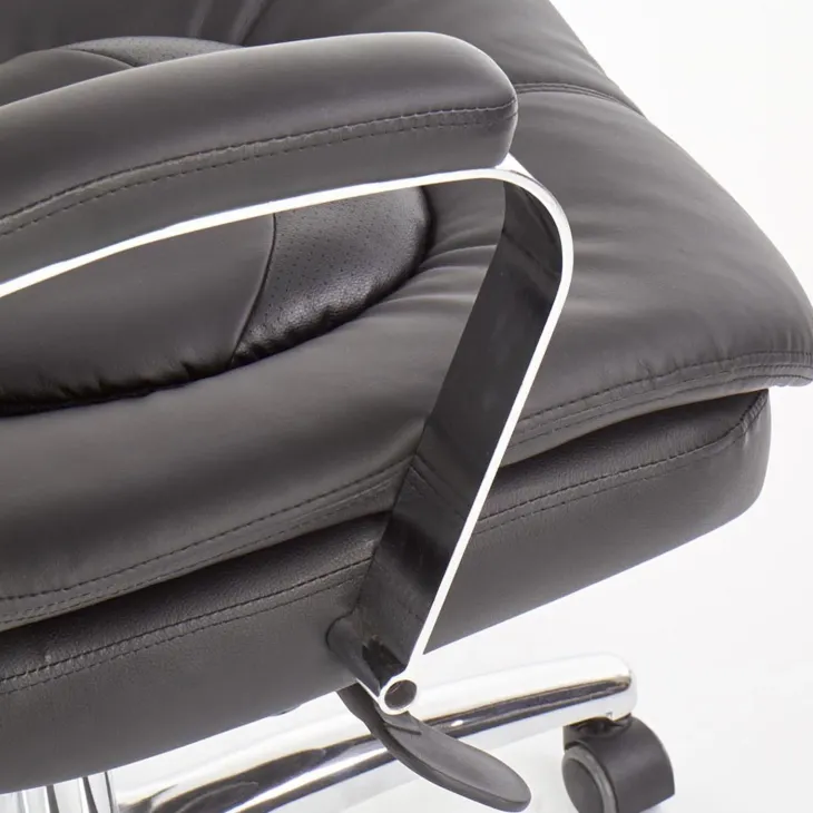 Sedia ufficio con ruote e braccioli imbottita in ecopelle nero Serafino