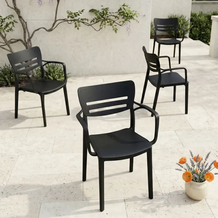 Set 4 sedie da giardino impilabile in polipropilene con braccioli nera Gemma
