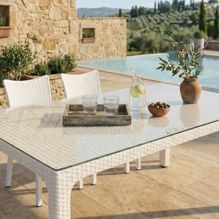 Set tavolo da giardino esterno bar dehors rettangolare 150x90cm + 6 sedie effetto rattan bianco Conchiglia
