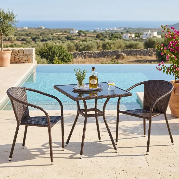 Set tavolo in vetro 70x70cm + 2 sedie da giardino in rattan marrone Cubby