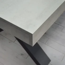 Tavolo 160/250cm allungabile grigio cemento gambe in antracite Hildago